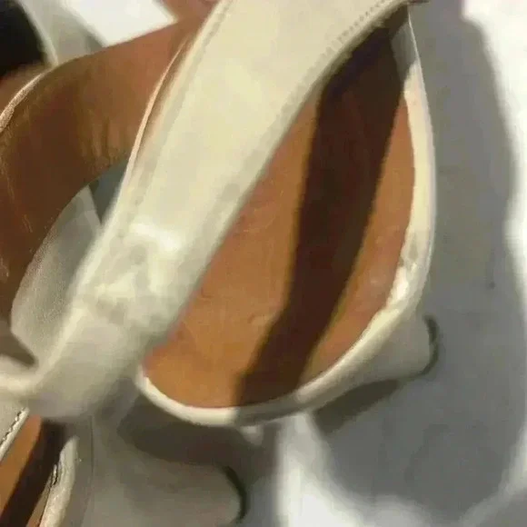 Giorgio Armani leather cats paw heels in size 38 7.5 - Picture 4 of 8